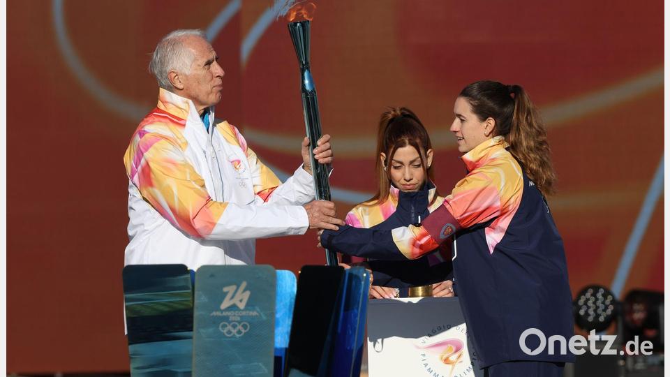 Die Fackel tourt seit Dezember durch Italien. (Archivbild) Bild: Marco Iacobucci/IPA via ZUMA Press/dpa