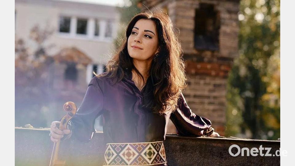 Die Bratschistin Muriel Razavi komplettiert das Trio Aust. Bild: Verena Brüning/exb