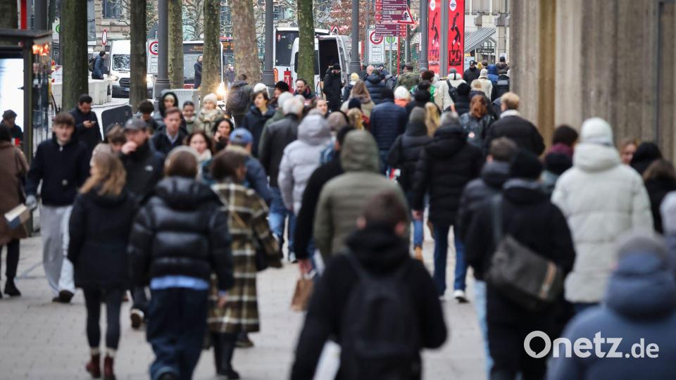 Der Handel zeigt sich im Januar zufriedener mit seinen Geschäften. (Symbolbild) Bild: Christian Charisius/dpa