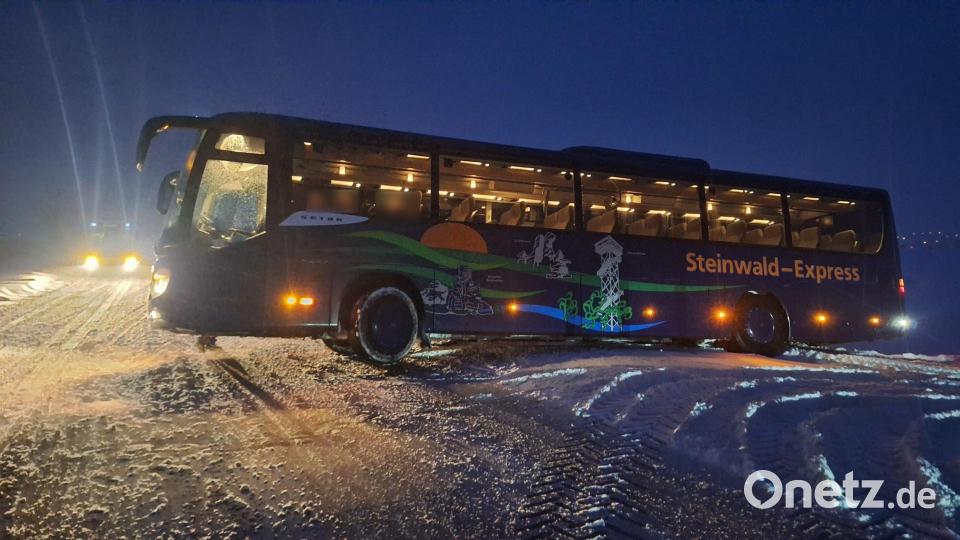 Glatteis und Schnee: Die Arbeitswoche begann nicht nur in der Oberpfalz nervenaufreibend. Bild: Ilse Hauer