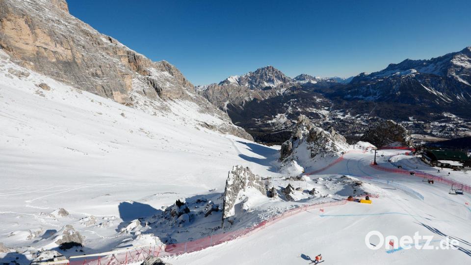 Die Tofane-Strecke wird ein bedeutender Teil der Olympischen Winterspielen 2026 in Cortina d'Ampezzo sein. In der Region ist die Schneehöhe deutlich gesunken. (Archivbild) Bild: Alessandro Trovati/AP/dpa