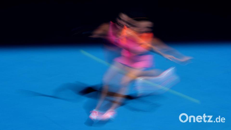 Die Weißrussin Aryna Sabalenka spielt einen Vorhand-Return. Bild: Asanka Brendon Ratnayake/AP/dpa