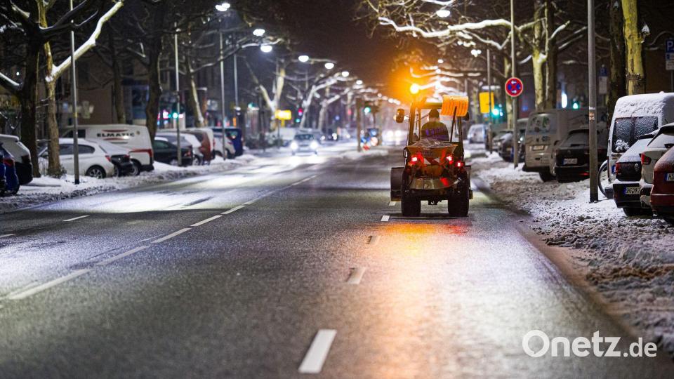 Am Morgen waren Räumfahrzeuge unterwegs. Bild: Moritz Frankenberg/dpa