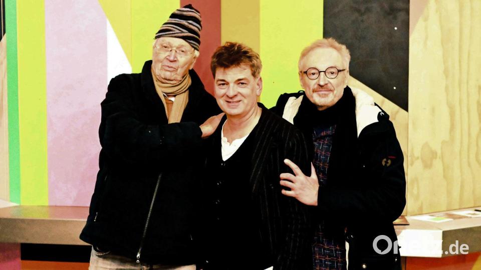 Gerhard Polt (links), Till Hofmann (Mitte) und Josef Hader posierten nach dem Auftritt der beiden Kabarettisten. Bild: Lucas Caspari/dpa