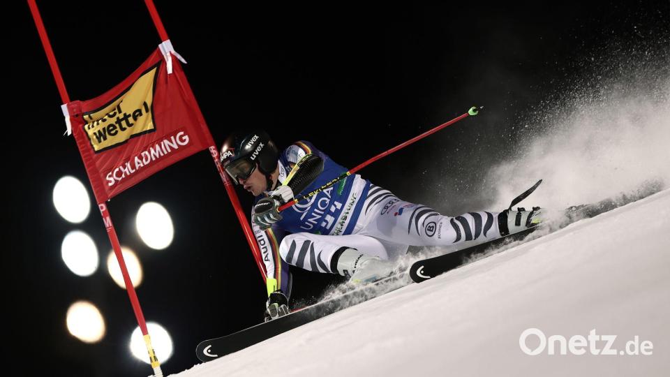 Anton Grammel in Aktion beim Nacht-Riesenslalom von Schladming. Bild: Gabriele Facciotti/AP/dpa