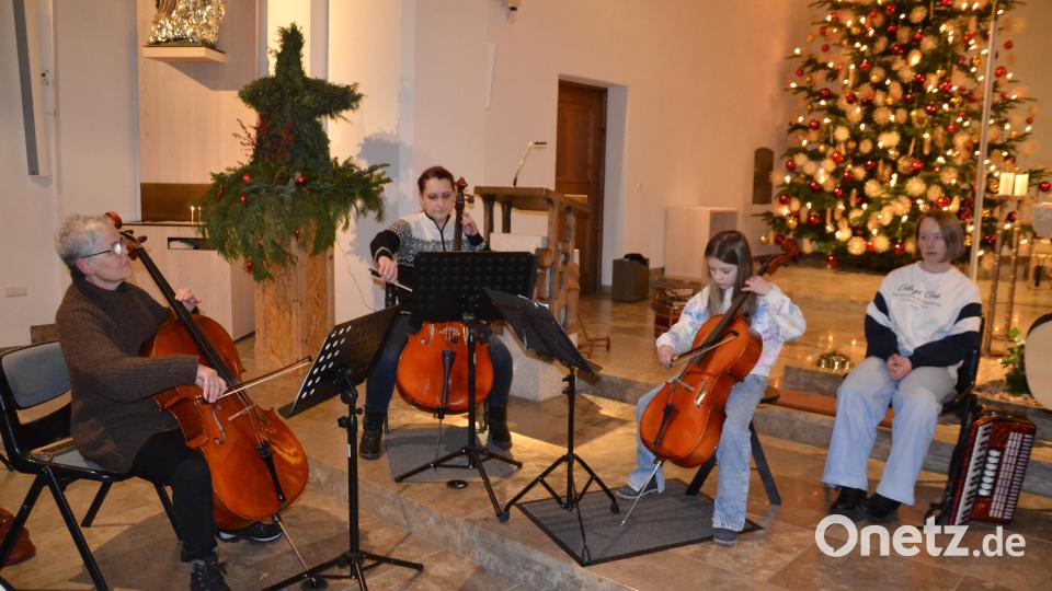 Smetanas klangmalerische „Moldau“ wurde von Cello-Trio unter der Leitung von Ute Sommer dargeboten. Bild: gi