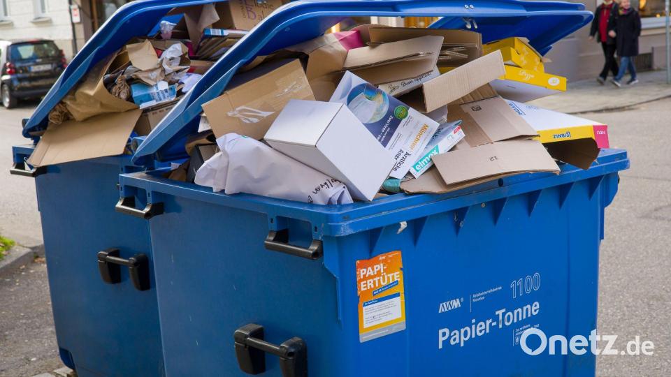 Reichlich Papier und Pappe zur Abholung. Bild: Peter Kneffel/dpa