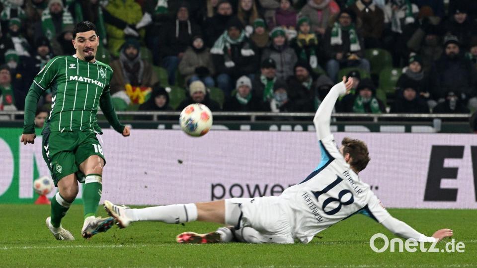 Für diese Aktion flog Hoffenheims Wouter Burger (r.) vom Platz. Bild: Carmen Jaspersen/dpa