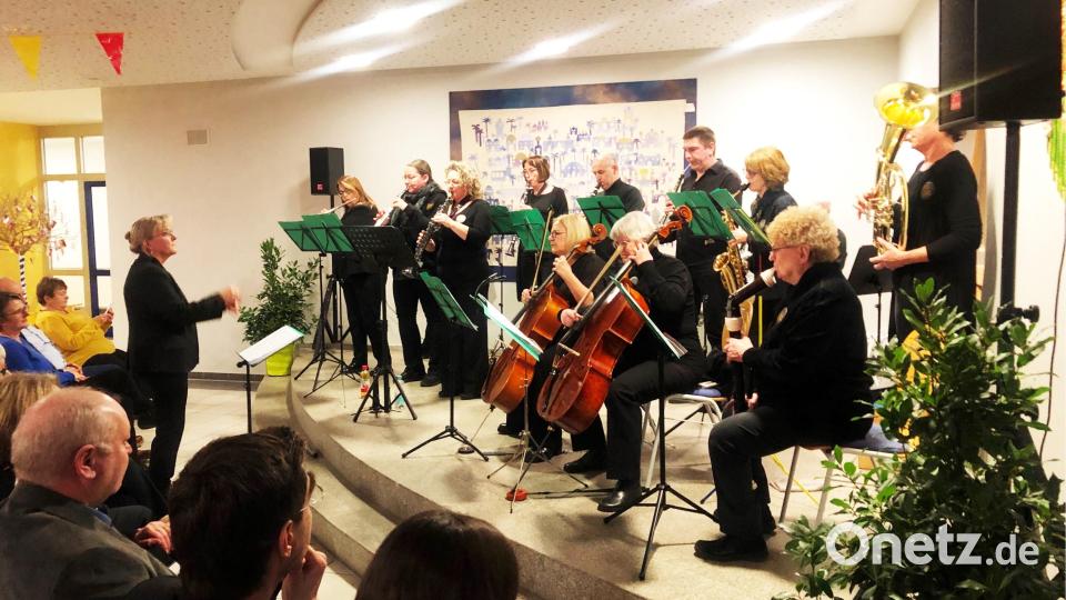 Die "Happy Disharmonists" unter Leitung von Helga Rose überraschten mit temperamentvollen Weisen nordischer Komponisten. Bild: sei