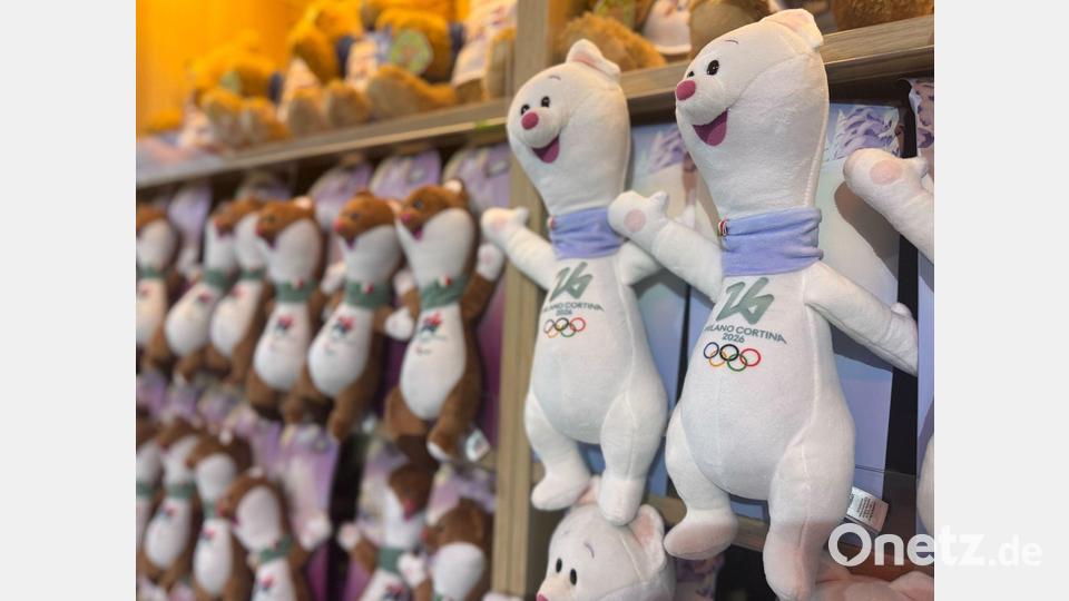 Mit den Olympia-Maskottchen Milo (rechts) und Tina (links) wird schon Geld gemacht. Bild: Christoph Sator/dpa