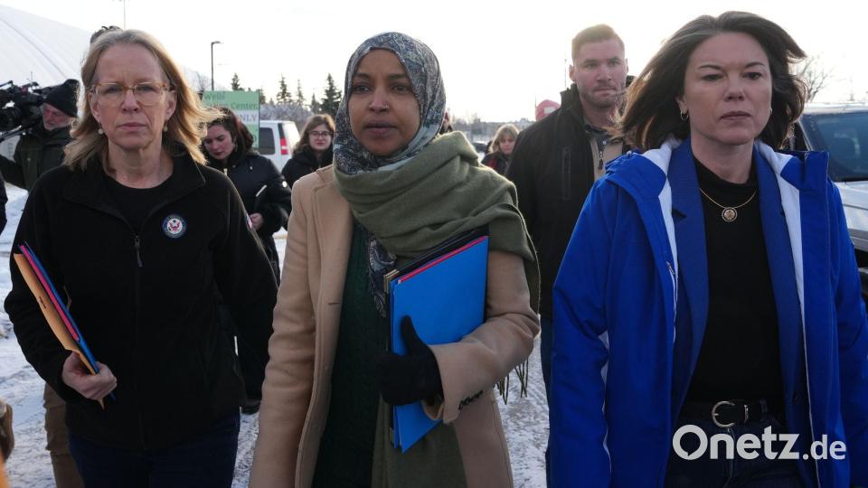 Die demokratische Abgeordnete Ilhan Omar fordert wegen des rabiaten Einsatzes der Sicherheitskräfte des Bundes den Rücktritt von Heimatschutzministerin Kristi Noem. (Archivbild) Bild: Adam Gray/FR172090 AP/dpa