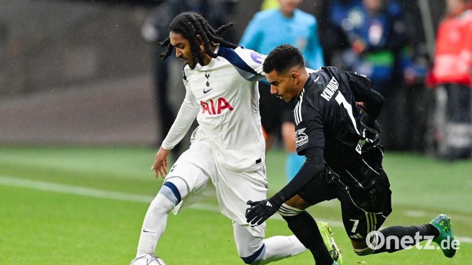 Eintracht Frankfurt mit Ansgar Knauff (r) und Tottenham Hotspur um Djed Spence (l) lieferten sich eine umkämpfte Begegnung. Bild: Uwe Anspach/dpa