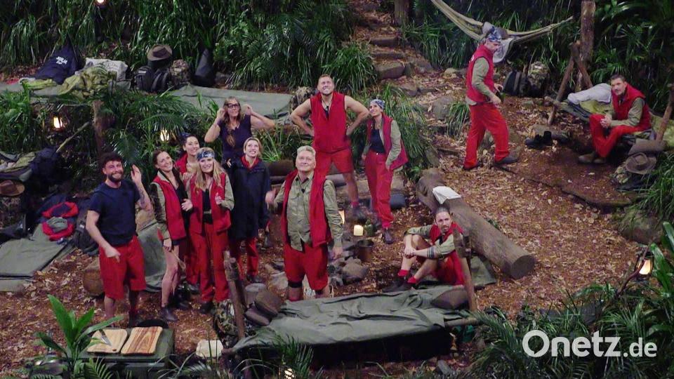 Nach vielen Tagen gibt es endlich wieder richtiges Essen. Bild: RTL/dpa