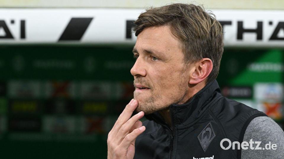 Steht vorerst hinter seinem Trainer: Werder-Sportchef Clemens Fritz. (Archivbild) Bild: dpa