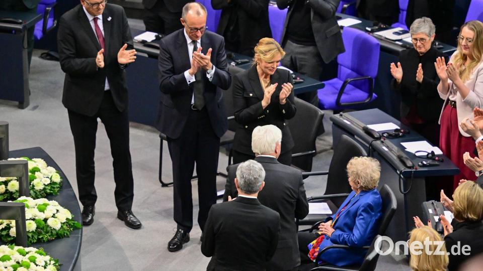 Für Tova Friedmans Rede gab es lang anhaltenden Applaus. Bild: Sebastian Christoph Gollnow/dpa