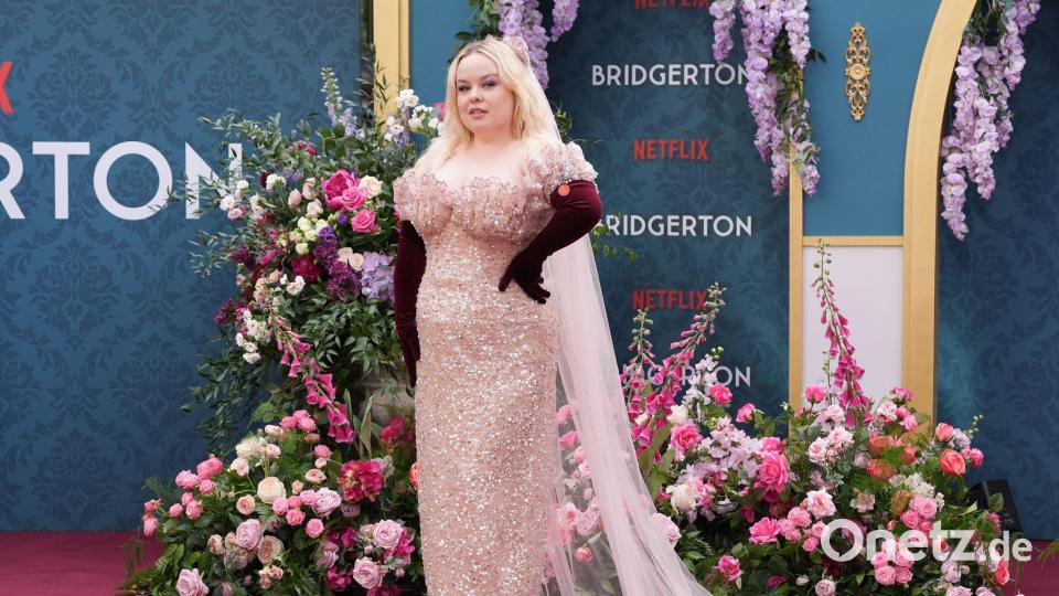 Die Romanze von Penelope Featherington, gespielt von Nicola Coughlan, und Colin Bridgerton stand in der dritten Staffel im Vordergrund. (Archivbild) Bild: Lucy North/PA Wire/dpa