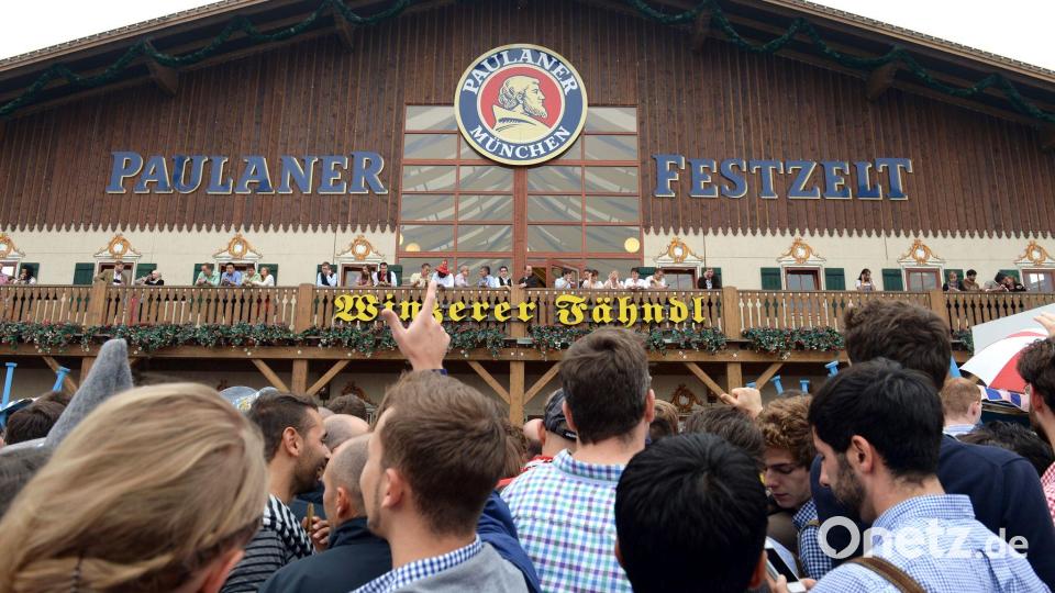 Das Paulanerzelt bekommt einen neuen Wirt oder eine Wirtin. (Archivfoto) Bild: picture alliance / dpa