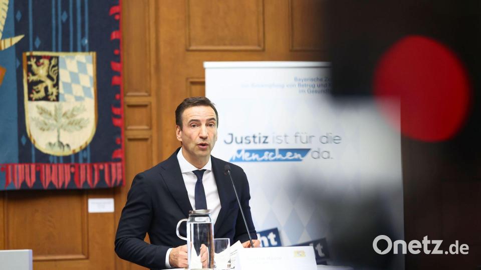 Die Zentrale zur Bekämpfung von Betrug und Korruption im Gesundheitswesen besteht neben dem Leiter Torsten Haase aus 14 weiteren Staatsanwältinnen und Staatsanwälten, IT-Forensikern und Fachleuten für das Abrechnungswesen. Bild: Daniel Löb/dpa