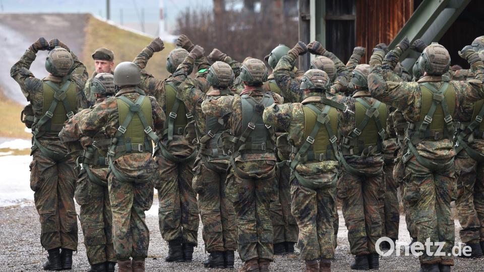 Nach dem Skandal bei den Fallschirmjägern spricht Generalleutnant Freuding von „individuellen Verfehlungen“. Bild: Karl-Josef Hildenbrand/dpa