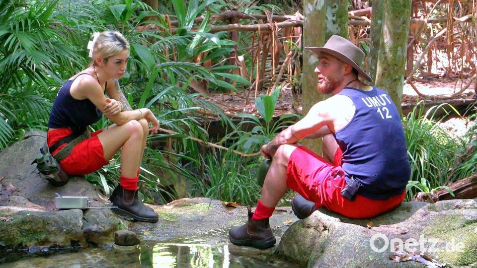 Ariel und Umut werfen sich zwar gegenseitig Lügen vor, verstehen sich aber trotzdem. Bild: RTL/dpa