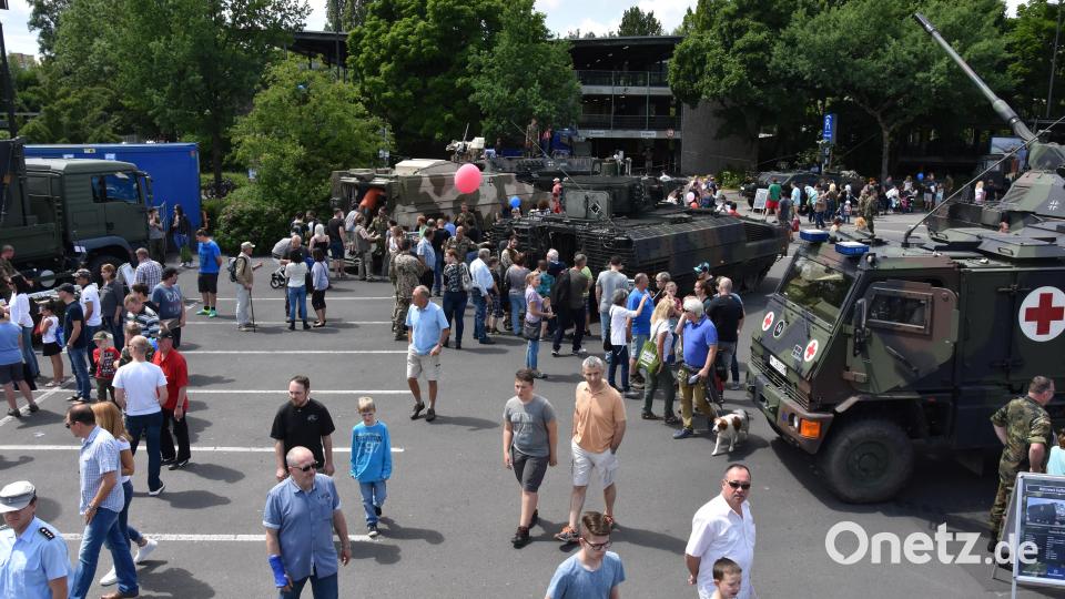 2017 lud die Bundeswehr in Weiden die Bürger auf den Großparkplatz ein. Am 6. Juni 2026 soll es einen Tag der offenen Tür in der Kaserne geben. Archivbild: Bundeswehr Weiden