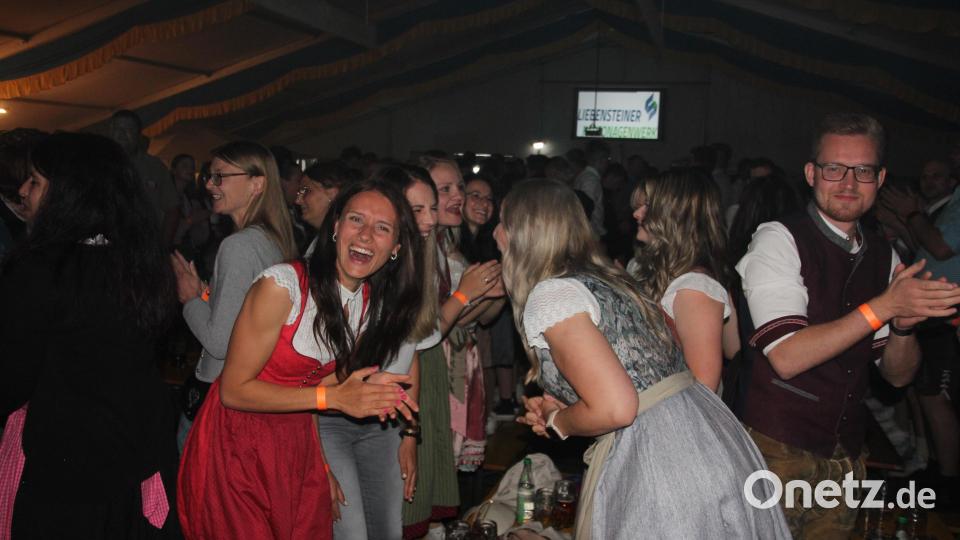 Im Festzelt war die Stimmung ausgelassen. Bild: kro