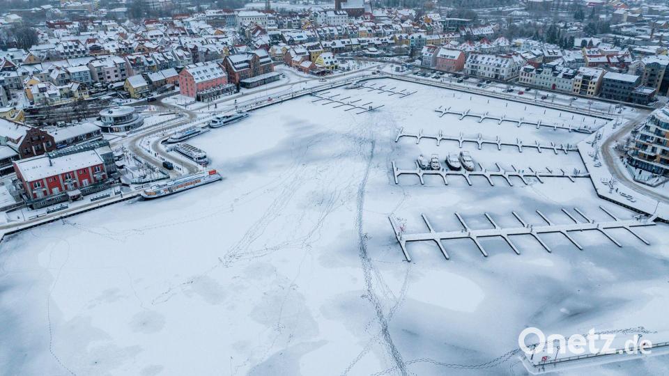 In Mecklenburg-Vorpommern führten die winterlichen Temperaturen zu einem seltenen Naturschauspiel. Bild: Jens Büttner/dpa