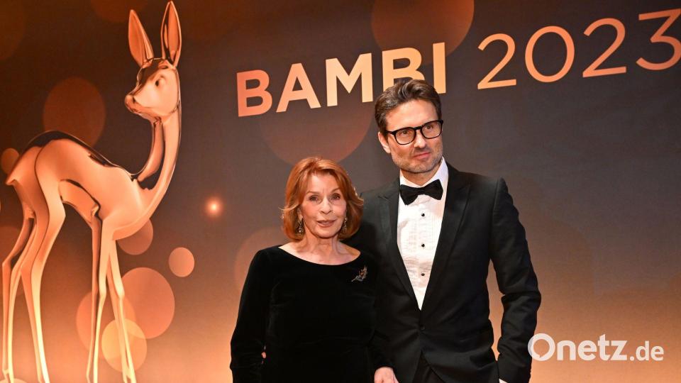 So wie hier beim Bambi konnten Berger und ihr Sohn Simon Verhoeven bei der Premiere seines neuen Films nun nicht gemeinsam über den Roten Teppich laufen. (Archivbild) Bild: Peter Kneffel/dpa