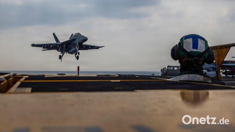 Nach US-Angaben ist der Flugzeugträger „USS Abraham Lincoln“ im Nahen Osten angekommen. (Archivbild) Bild: Seaman Daniel Kimmelman/US Navy/AP/dpa