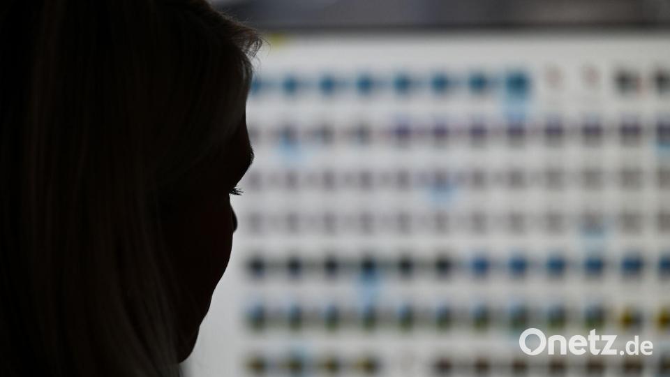 Polizisten sagen, Täter, die Darstellungen von Kindesmissbrauch im Netz verbreiten, seien oft nur über die IP-Adresse ausfindig zu machen. (Symbolbild) Bild: Arne Dedert/dpa