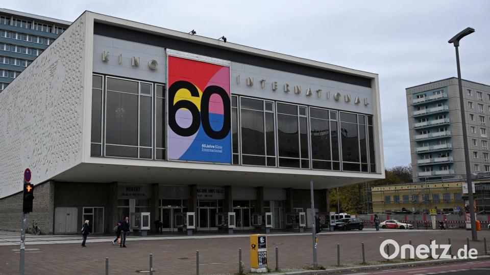 Das Kino International wird nach der Sanierung früher eröffnet als bisher geplant war. (Archivbild) Bild: Jens Kalaene/dpa