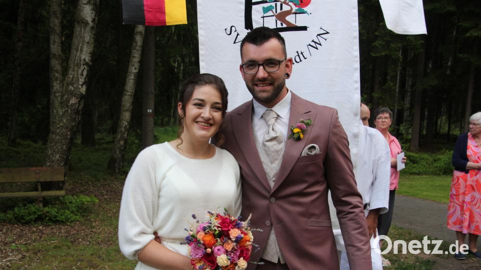 Julia und Martin Sommer beim Verlassen der Allerheiligenkirche. Bild: kro