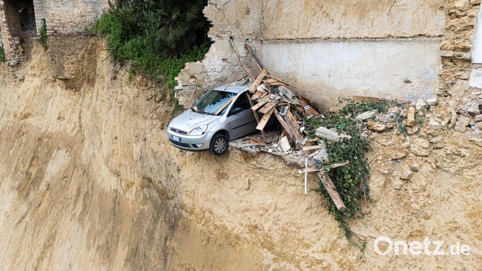 Mehrere Häuser in Niscemi stehen am Abgrund. Bild: Andrea Petrelli/IPA via ZUMA Press/dpa