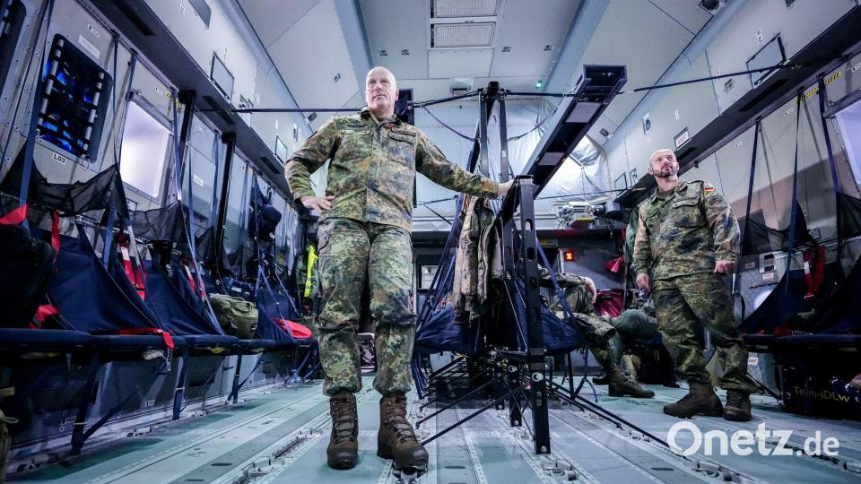 Nato-General Ingo Gerhartz im Truppentransporter A400M auf dem Weg ins südspanische Rota. Bild: Kay Nietfeld/dpa