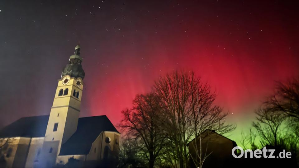 Plößberg - geschmückt mit Polarlichtern. Bild: Lisa Preisinger