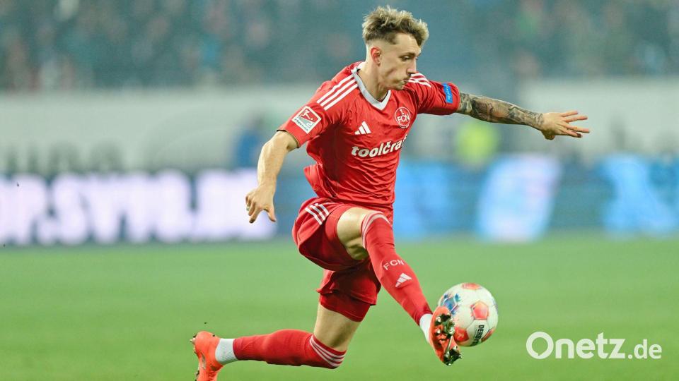 Vor dem Abflug aus Nürnberg: Tim Drexler. Bild: Uwe Anspach/dpa