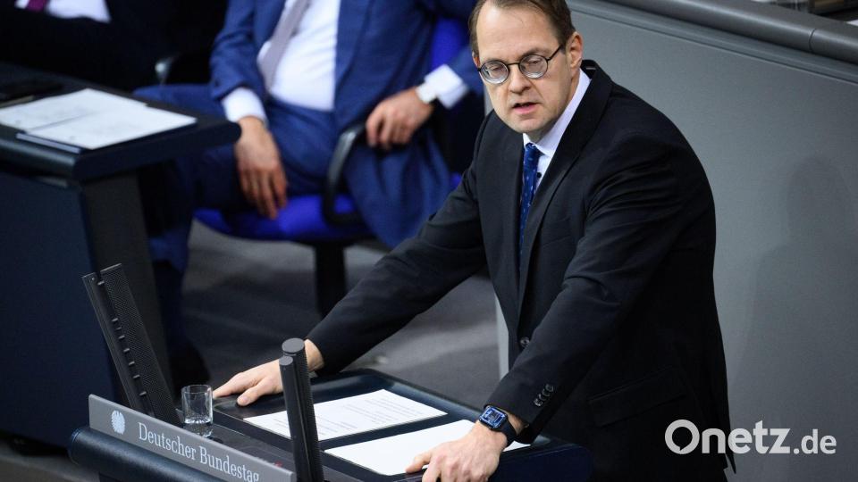 Pellmann wettert gegen Trump. Bild: Bernd von Jutrczenka/dpa