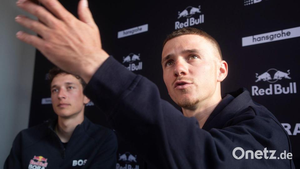 Florian Lipowitz (l) und Remco Evenepoel sollen das Tea Red Bull bei der Tour de France anführen. (Archivbild) Bild: Clara Margais/dpa