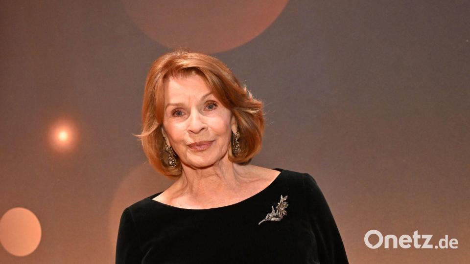 Senta Berger spielt im neuen Film ihres Sohnes Simon Verhoeven mit. (Archivbild) Bild: Peter Kneffel/dpa