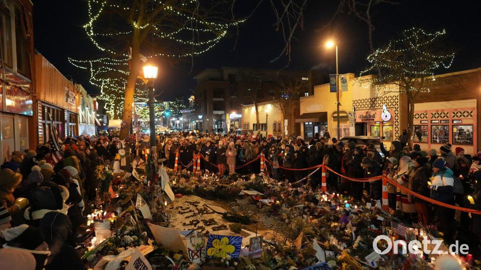 Menschen gedenken Alex Pretti am Tatort in Minneapolis Bild: Adam Gray/AP/dpa