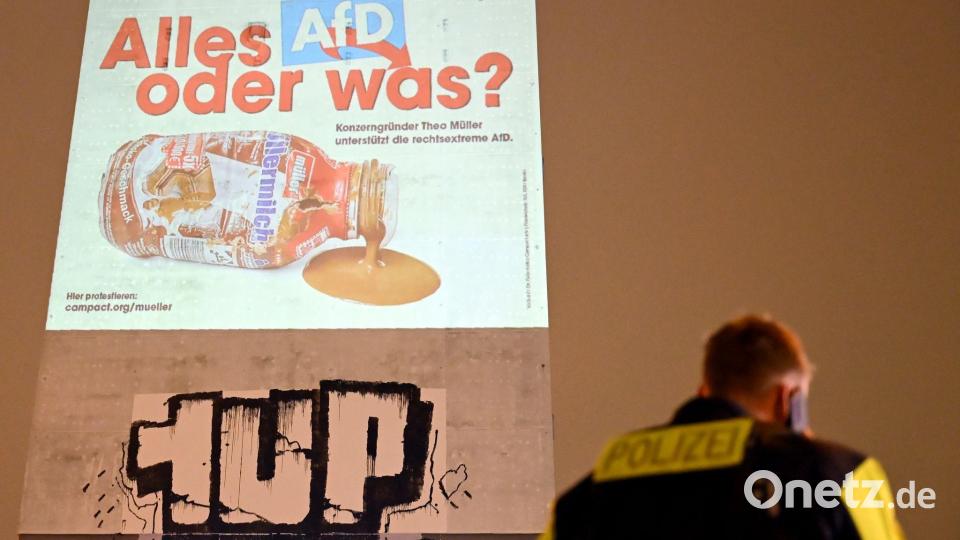 Der Verein Campact demonstriert bundesweit gegen die Nähe des Molkerei-Unternehmers Theo Müller zu AfD-Chefin Alice Weidel. Bild: Lilli Förter/dpa