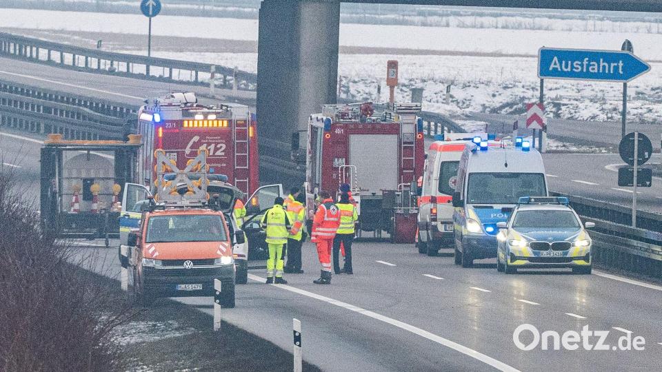 Die Autobahn 3 wurde nach dem Fund in beide Richtungen gesperrt. Bild: Armin Weigel/dpa