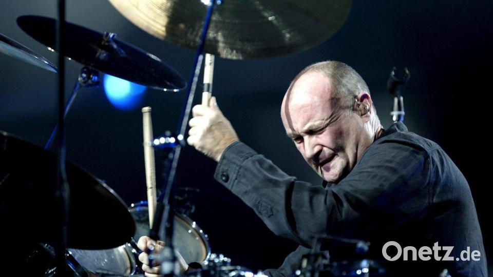 Sein geliebtes Schlagzeug kann Phil Collins aufgrund gesundheitlicher Probleme nicht mehr spielen. (Archivbild) Bild: picture alliance / dpa