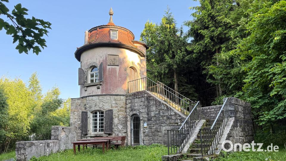 Der Grenzlandturm bei Bärnau könnte bald durch einen Privatinvestor gekauft und saniert werden. Ein pensionierter Physiker hat Interesse angemeldet. Bild: Susanne Forster