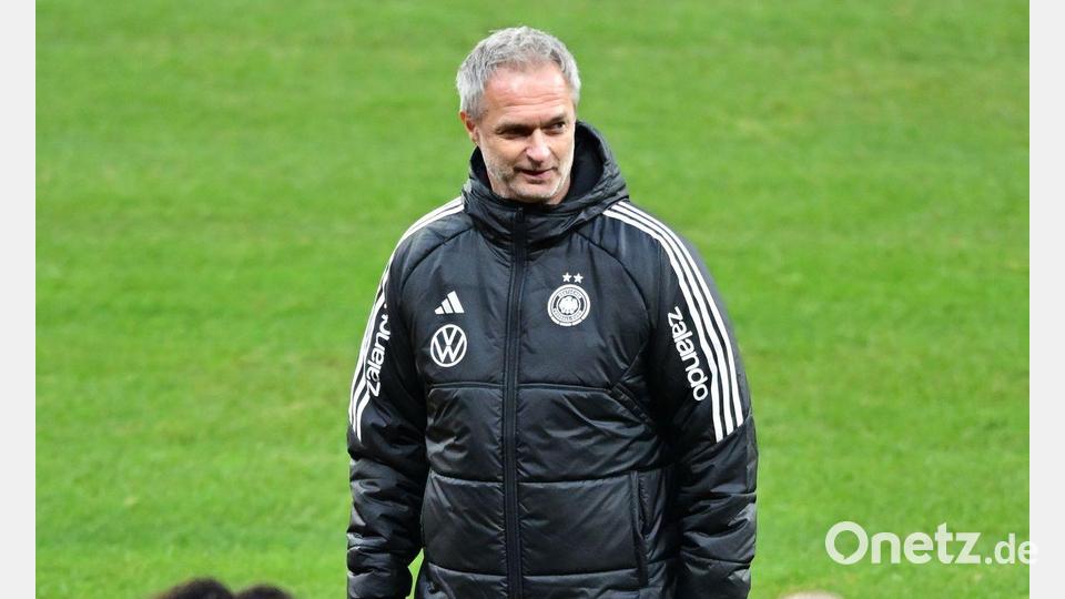 Christian Wück trägt weiter die Verantwortung für das Frauen-Nationalteam. (Archivbild) Bild: Sebastian Christoph Gollnow/dpa