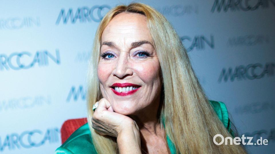 Jerry Hall fühlt sich in ihrer Rolle als Großmutter auch etwas in ihre Kindheit zurückversetzt. Bild: Carsten Koall/dpa