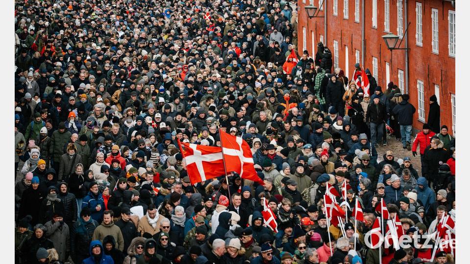 Hunderte von dänischen Veteranen, von denen viele an der Seite von US-Truppen gekämpft haben, demonstrieren in Dänemark. Bild: Emil Helms/Ritzau Scanpix Foto via AP/dpa