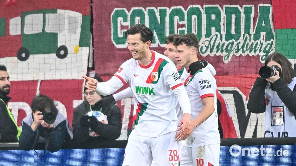 Traf doppelt für den FC Augsburg: Michael Gregoritsch. Bild: Harry Langer/dpa