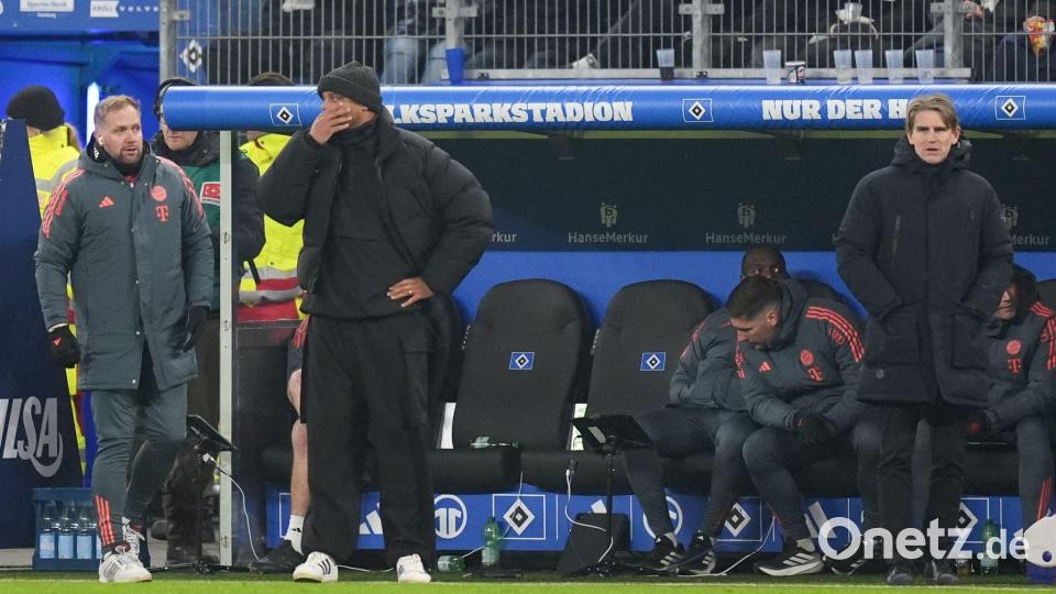 Hatte viel zu kritisieren: Münchens Trainer Vincent Kompany (2.v.l) Bild: Marcus Brandt/dpa