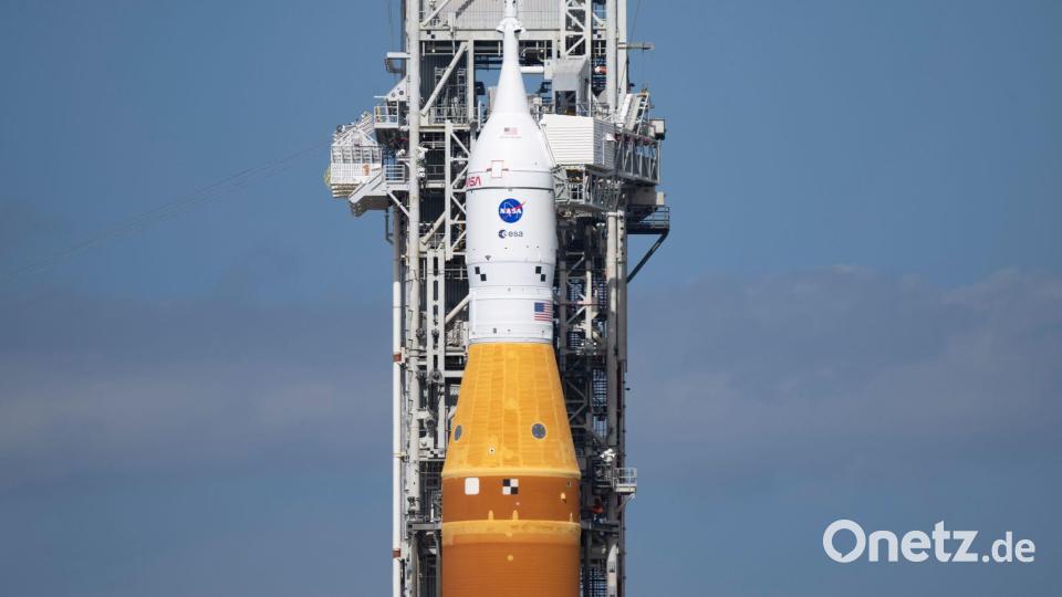 Die SLS-Rakete (Space Launch System) der Mission „Artemis II“ steht mit dem Orion-Raumschiff auf einer mobilen Startplattform im Launch Complex 39B des Kennedy Space Center der NASA in Florida. Bild: Charles Briggs/ZUMA Press Wire/dpa